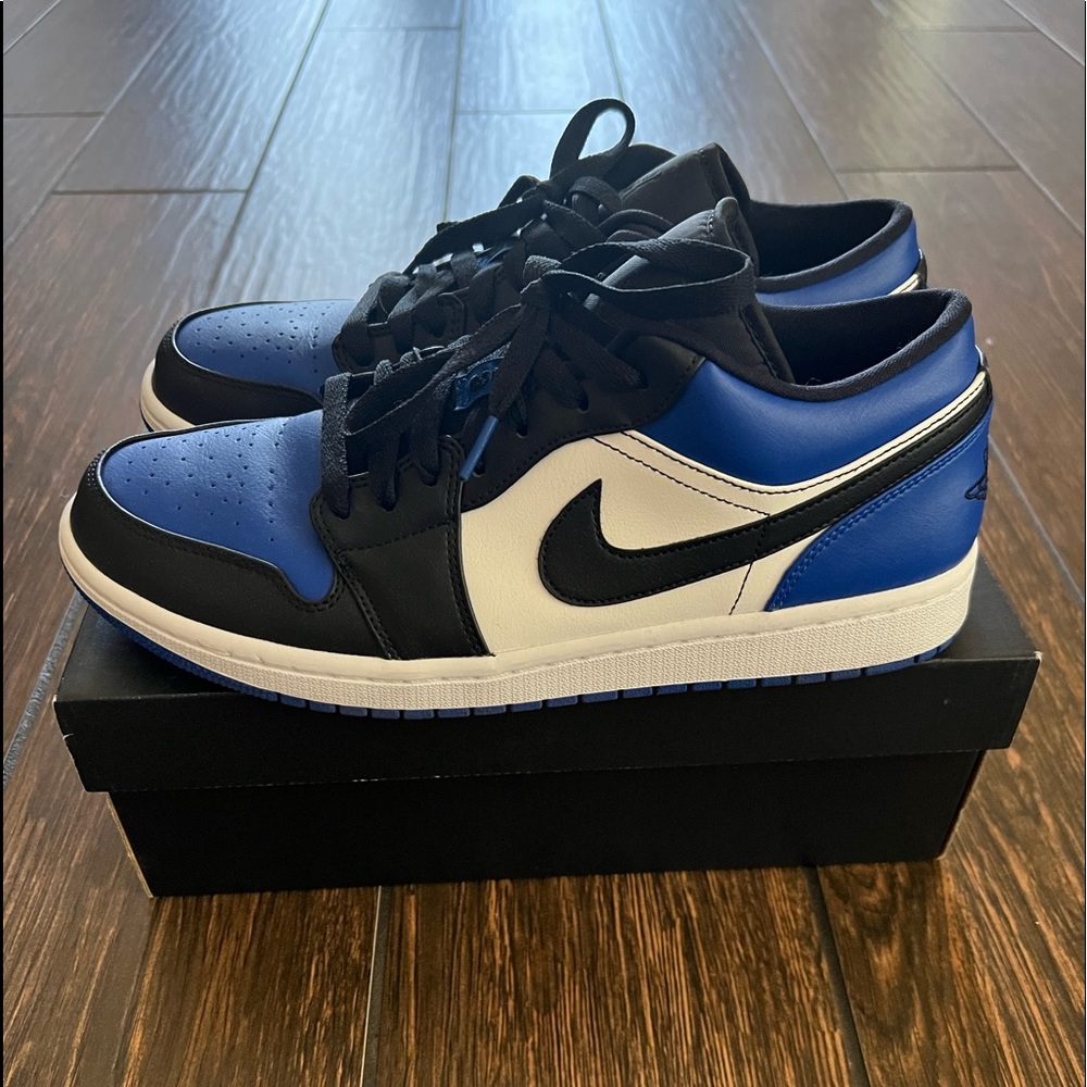 Jordan 1 low “Royal Toe” Size 10.5
